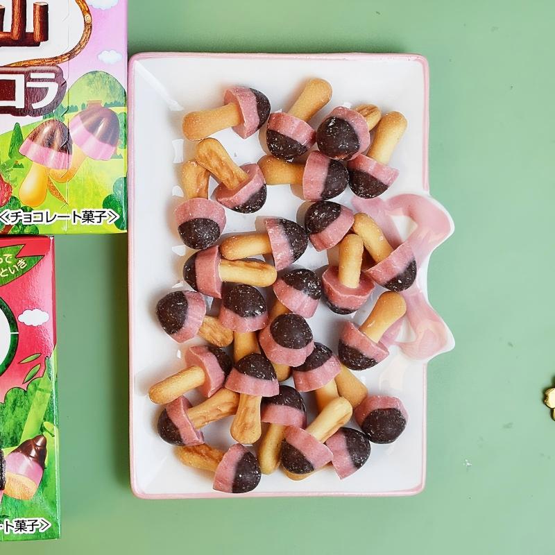 日本进口零食明治Meii儿童可爱蘑菇山竹笋巧克力饼干草莓味盒装
