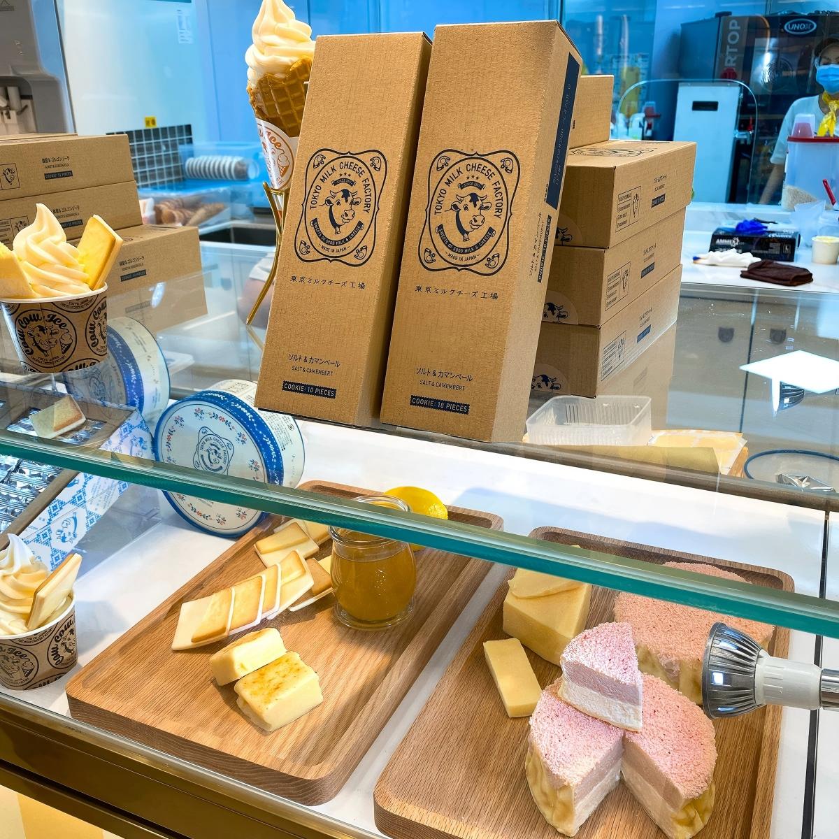 日本北海道进口东京牛奶芝士工厂坊夹心饼干海盐伴手礼
