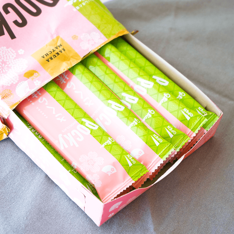 日本GLICO格力高 POCKY百奇 巧克力涂层饼干棒 樱花抹茶限定 家庭装 8包入【樱花季限定】
